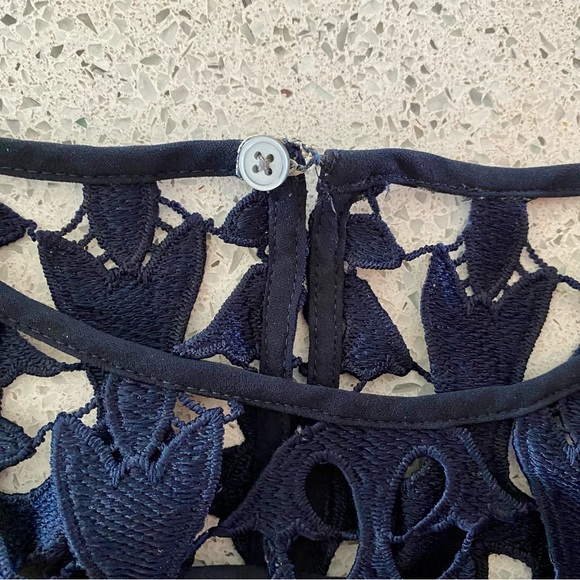 Ann Taylor LOFT‎ Navy Blue Embroidered Cutout Lace Sleeve Blouse Petite - Picture 8 of 11